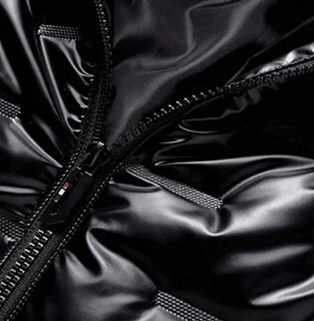 Men's Shiny Black Hooded Puffer Jacket Winter Warm Fleece-Lined Coat With Pockets - Size L