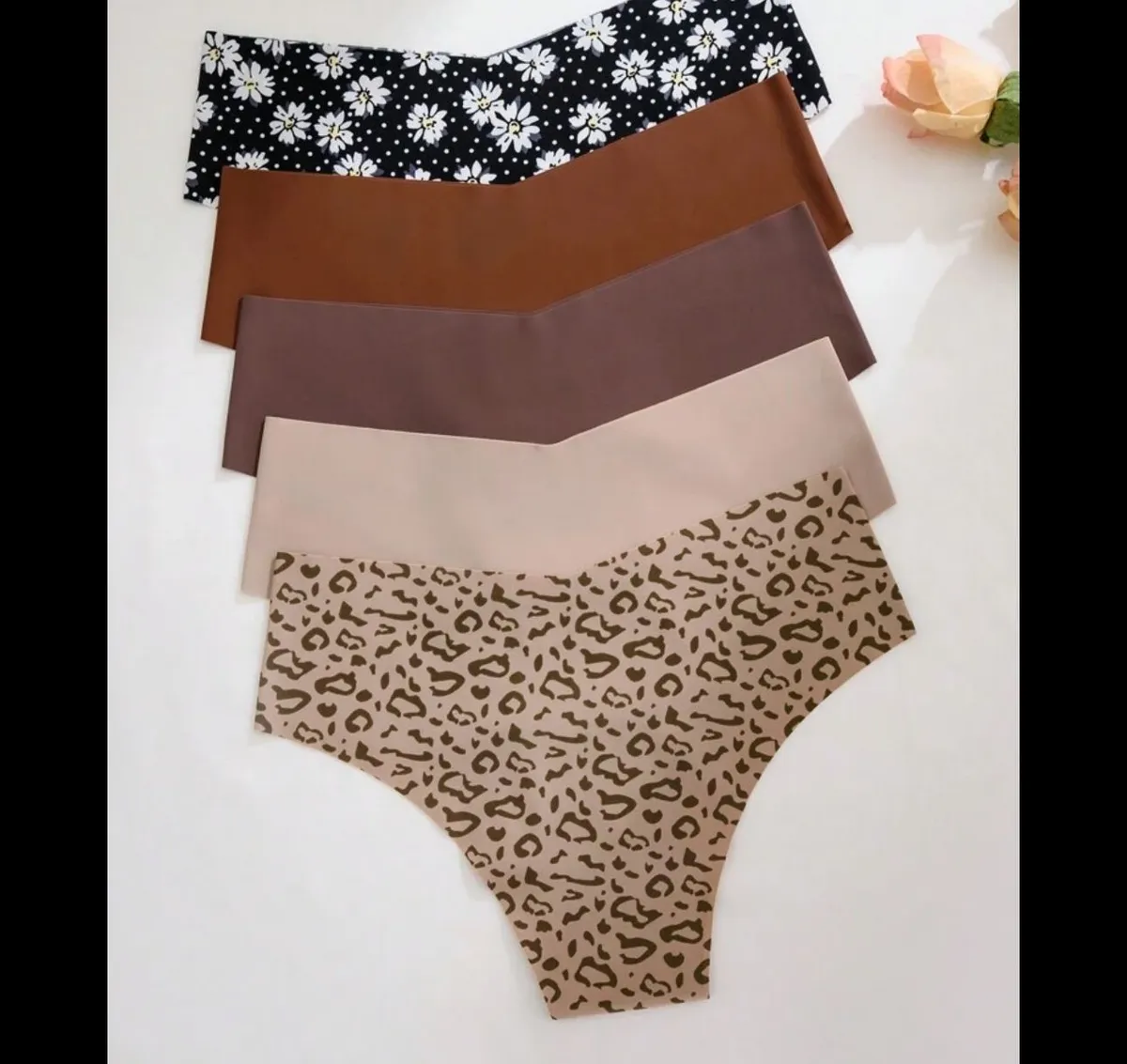 5pcs Women Seamless Sexy Leopard & Daisy Print Breathable Panties, Comfortable For Fitness & Sports - Size M