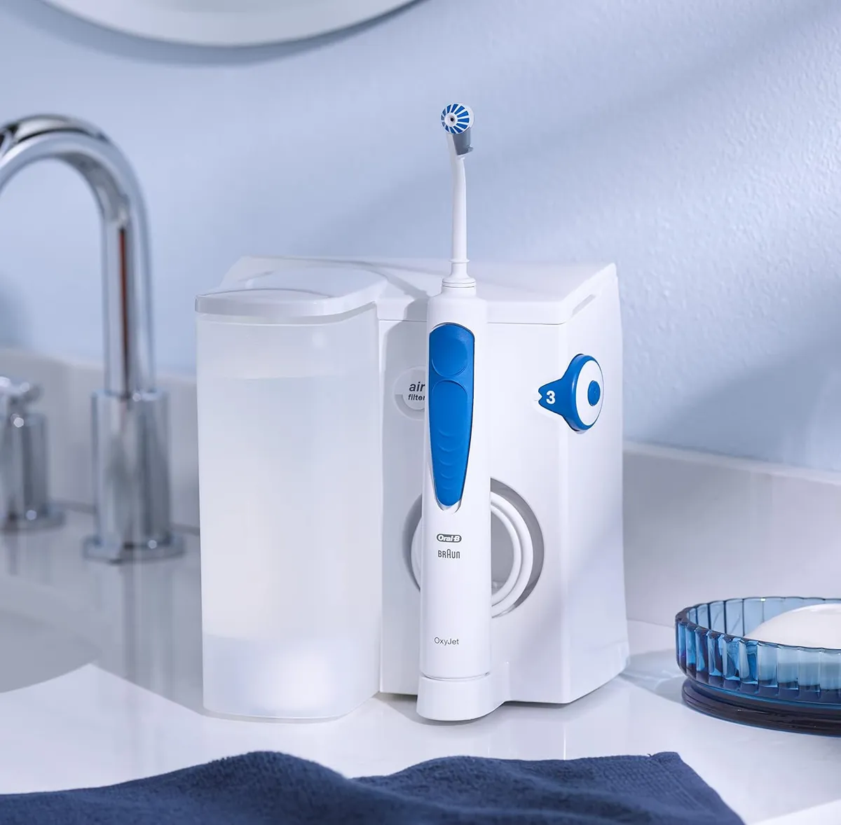 Oral-B Water Flosser, Oral Irrigator Handle with 6 Nozzles