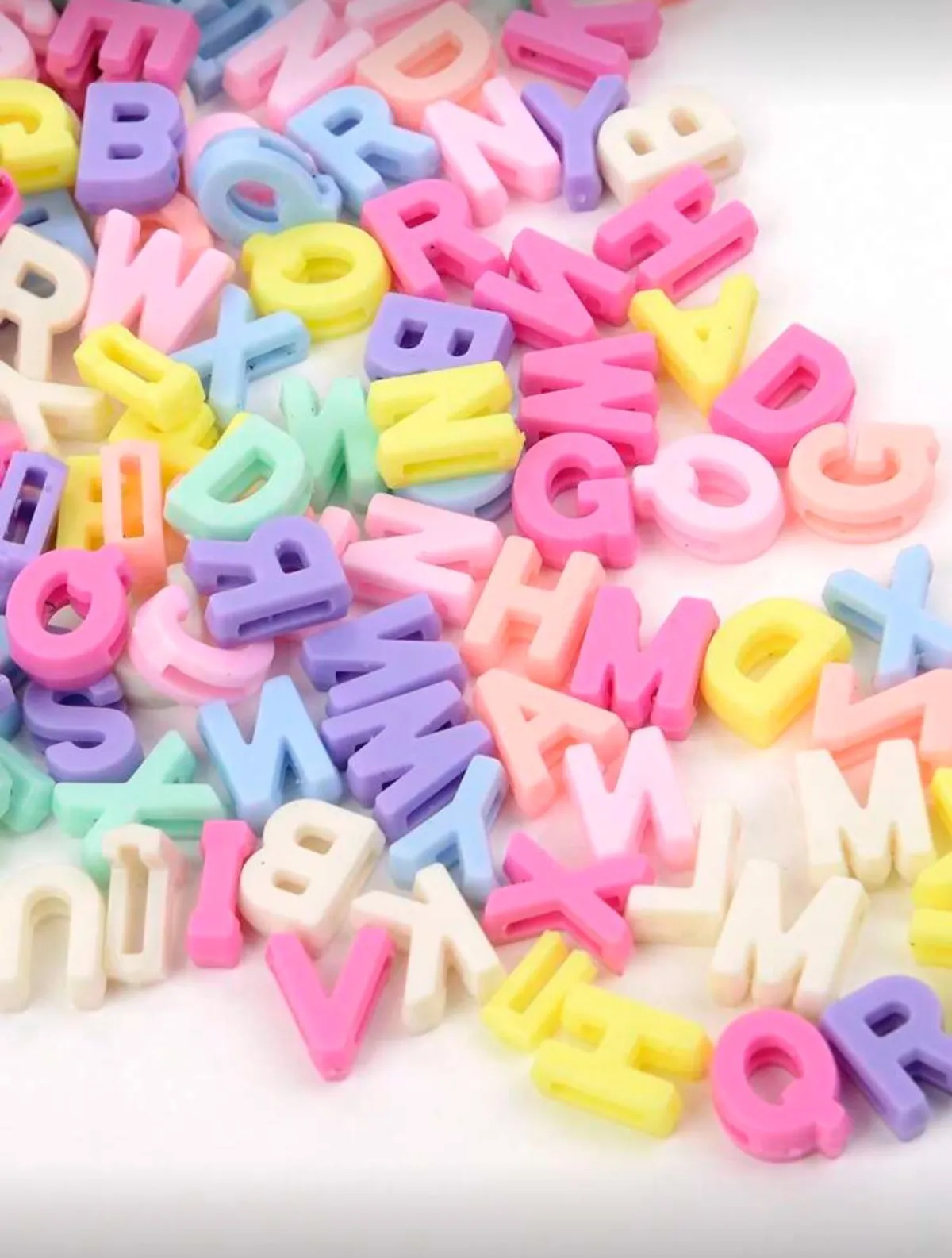 100pcs Acrylic Letter Alphabet Charms Pendants For DIY Necklace Jewelry Making Eyeglass Lanyard Crafts Findings Accessories(Random Letters)