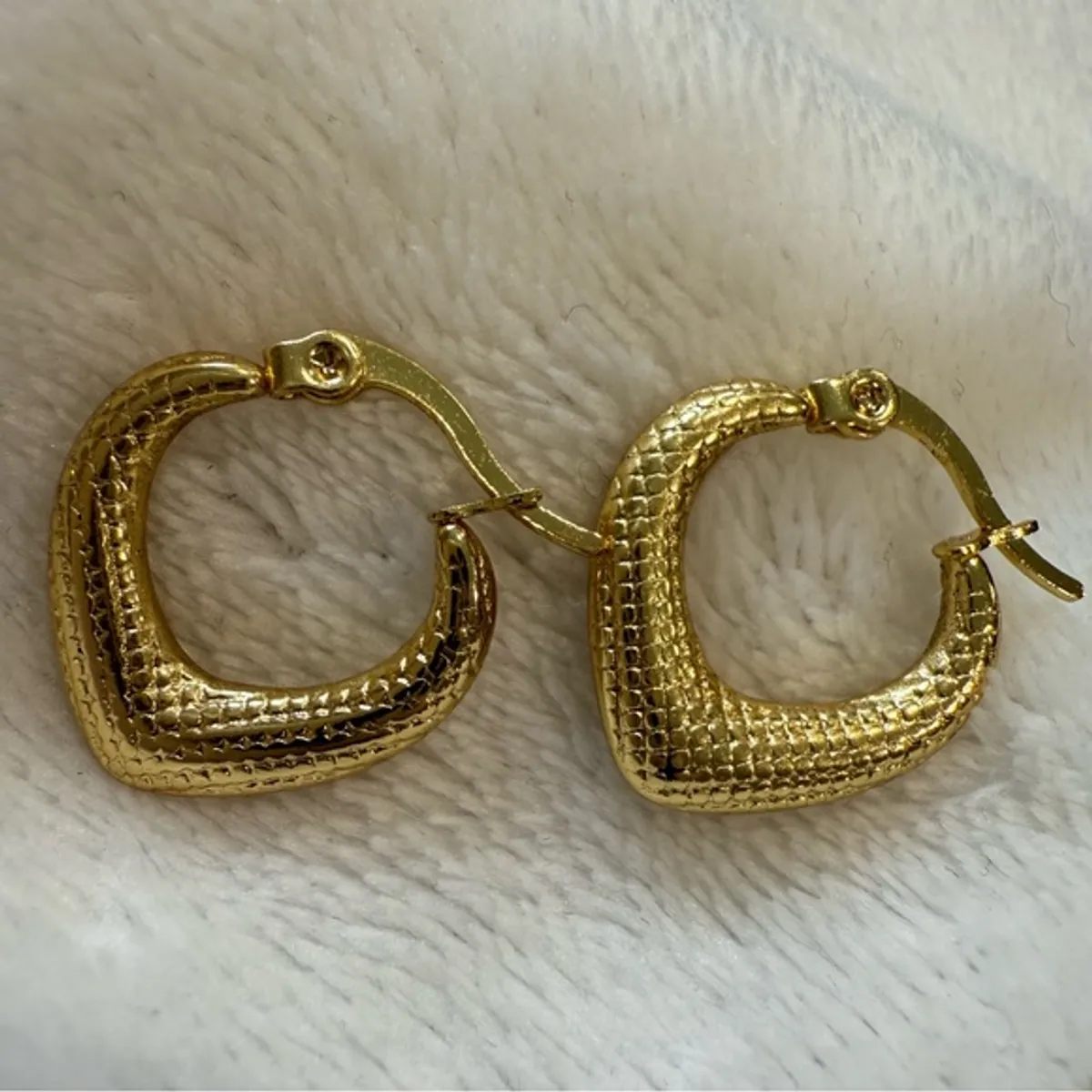 Gold earrings for women