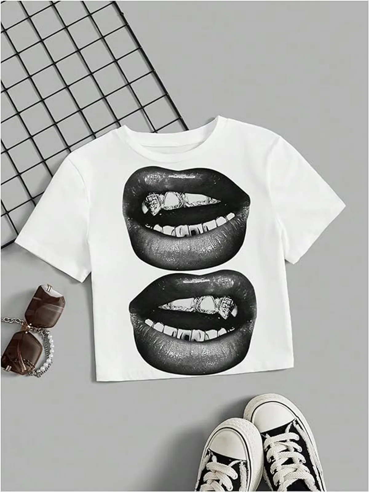 Floerns Women's Y2k Lips Print Short Sleeve Crop Tops Crew Neck Street Tee Shirts Size s