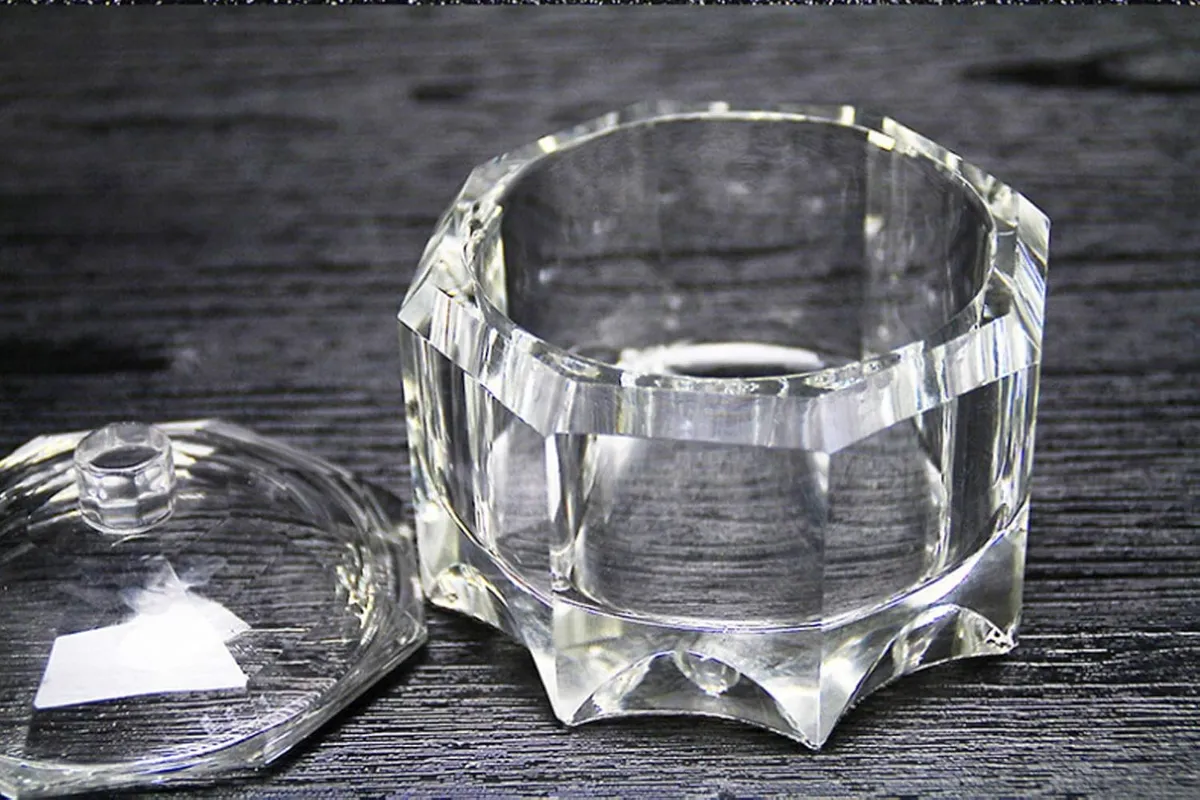 Fashion Crystal Glass Ashtray with Lid (Clear Color)