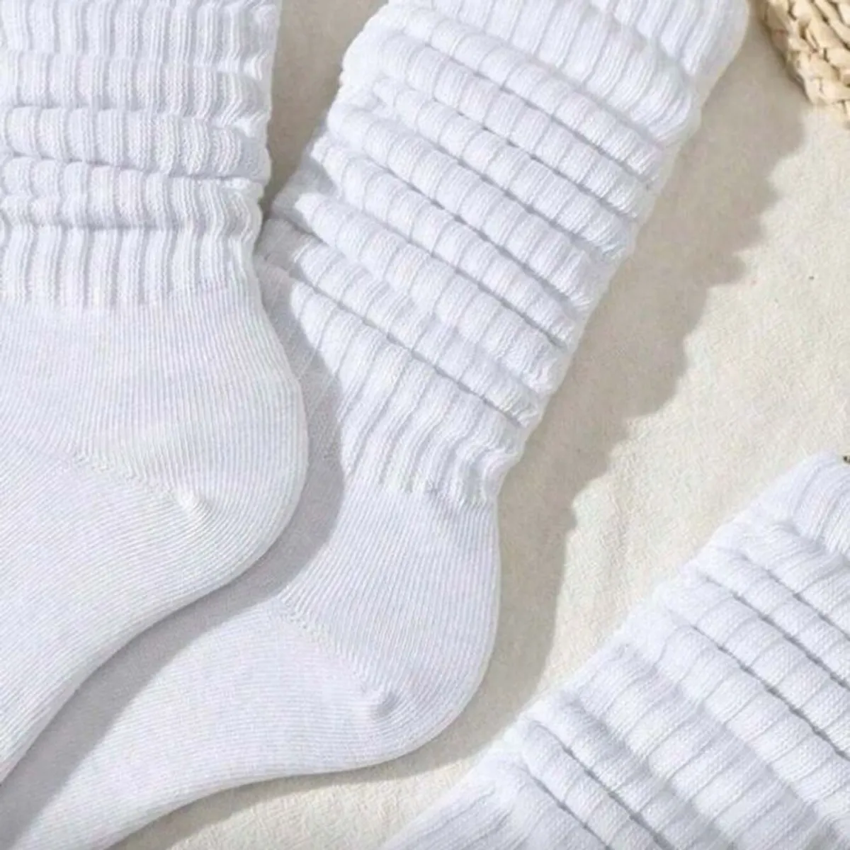 1 Pair Of Plain White Crew Socks