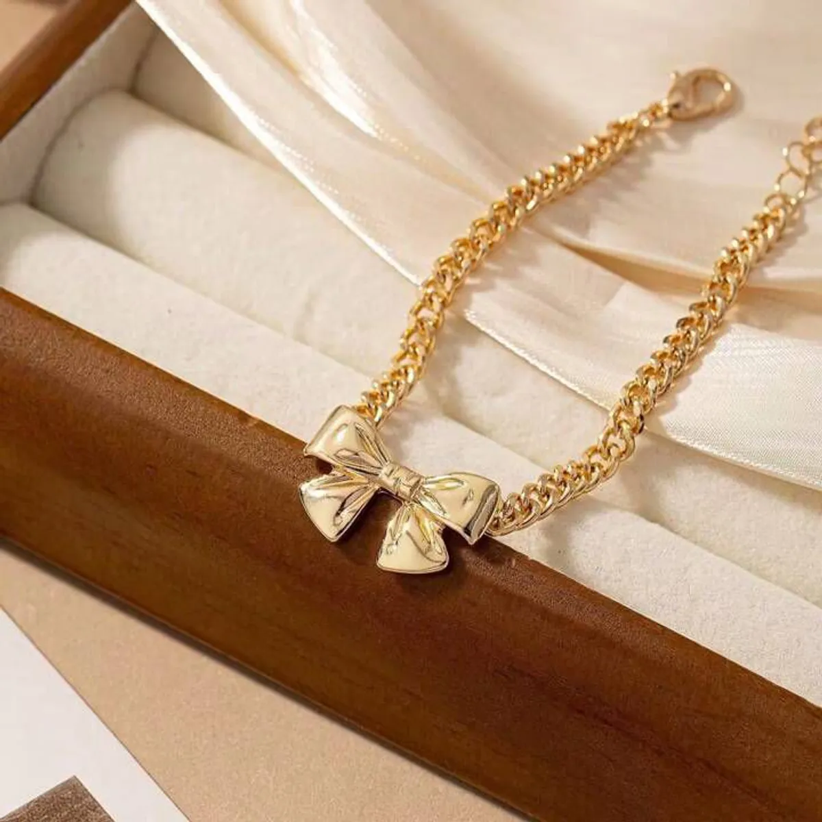 Hegaze 1pc Versatile Bow Decor Women's Bracelet