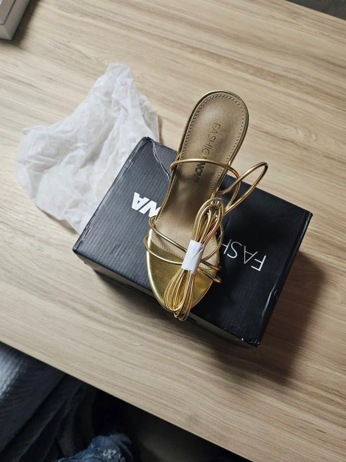 fashion nova Slippers Size11