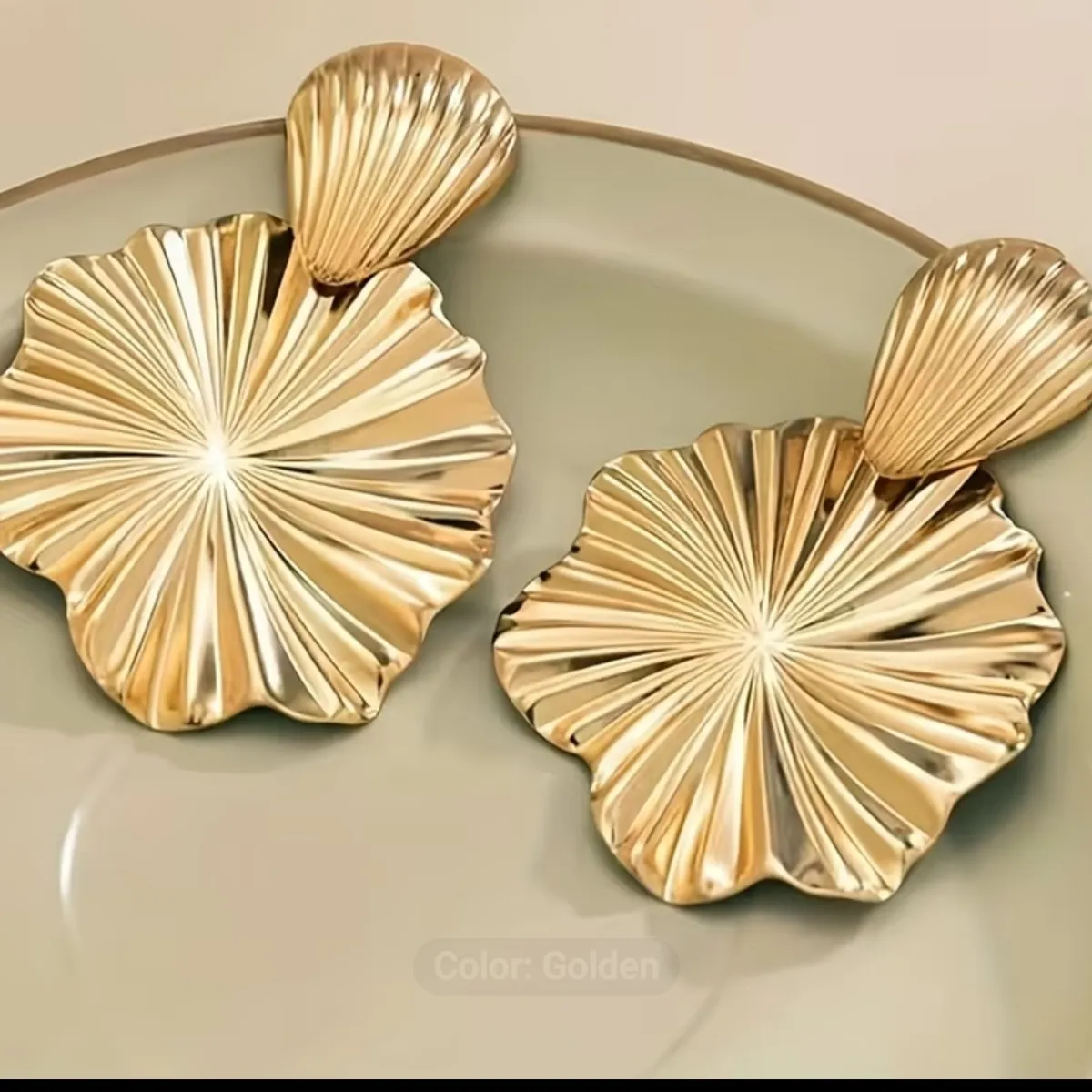 1 Pair Gold  Women Lotus Leaf Earrings