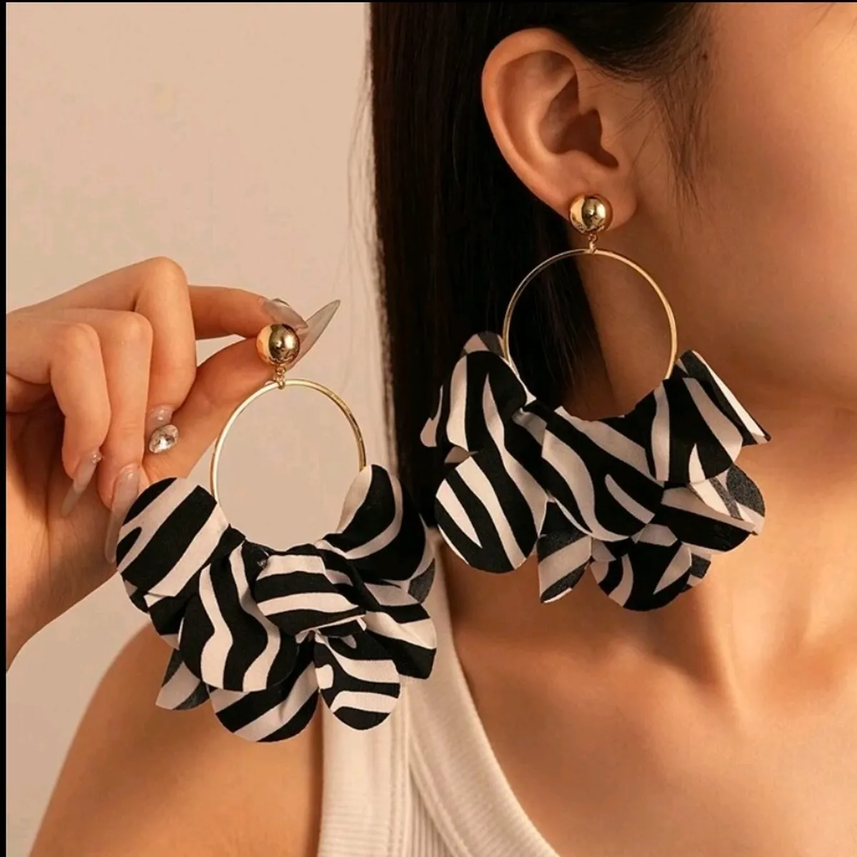 1pair  Zebra Striped Cloth Petal Design Earrings