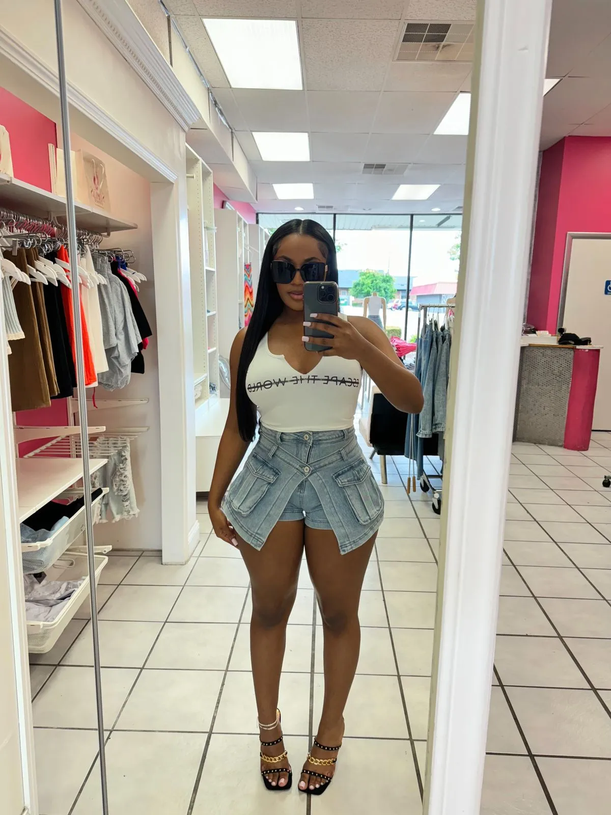 Escape the world crop top size XS
