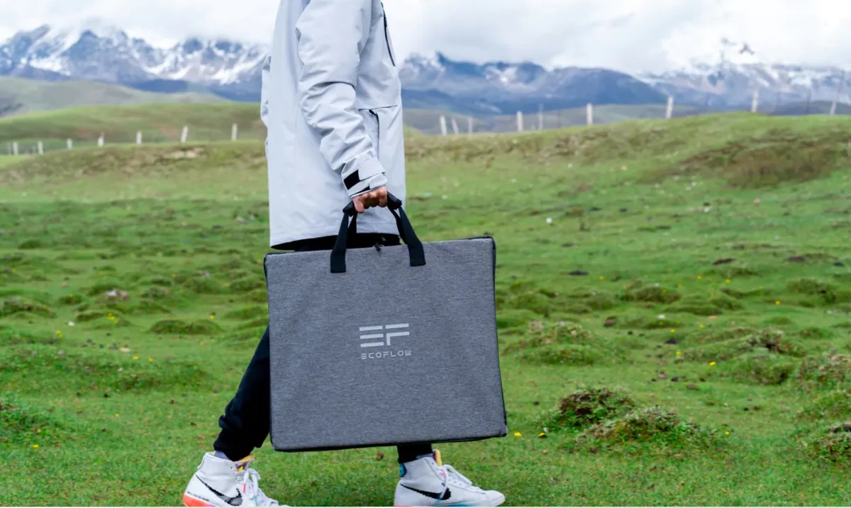 EcoFlow 110W Portable Solar Panel - Powerfully portable - Self-supportable - Waterproof & Durable - It comes with a carry case too