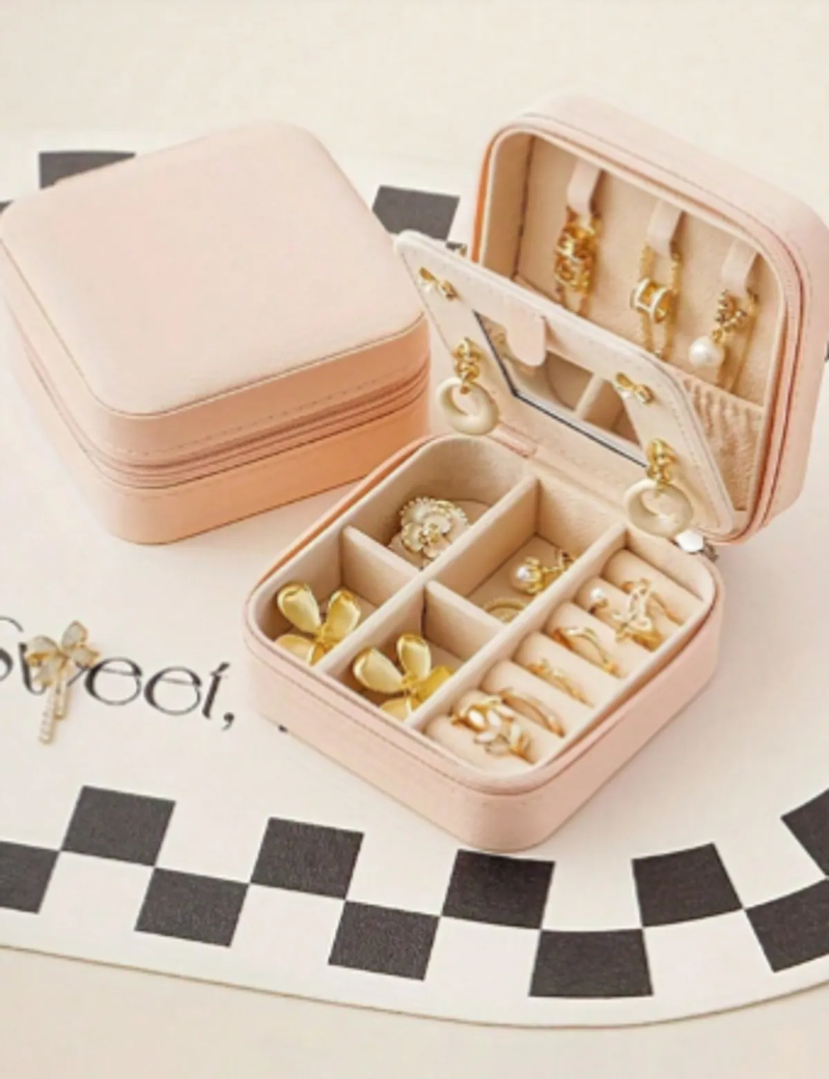 Travel jewelry case small Travel jewelry box Travel Jewelry Organizer Small box Gift for Girls Women with Mirror(Pink)