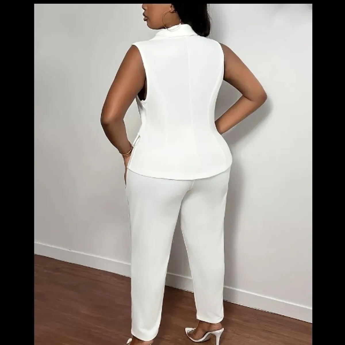2pcs Set: Women's Plus-size White Blazer with Button-up Sleeveless Vest and Cropped Harem Pants. Size XL