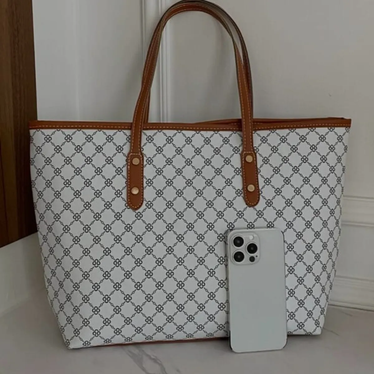 Large Capacity Simple & Versatile Printed Tote Bag With Rivet Decoration For Women