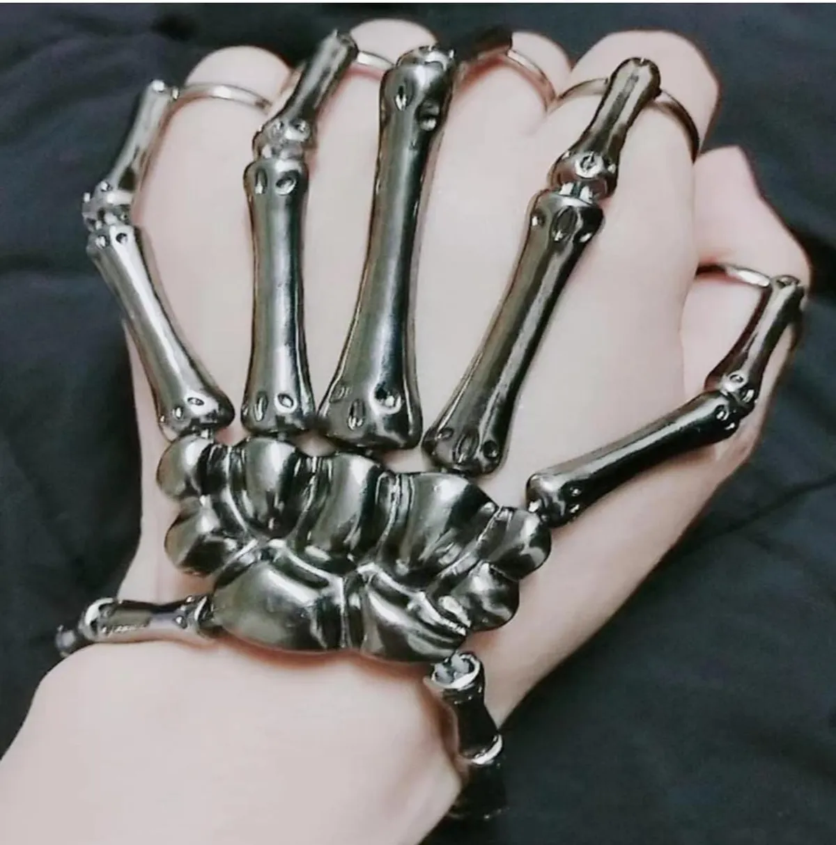 Skull Skeleton Metal Fingers Hand Bone Bracelet With Adjustable Ring Wristband Handmade Punk Jewelry Gothic Halloween Women.
