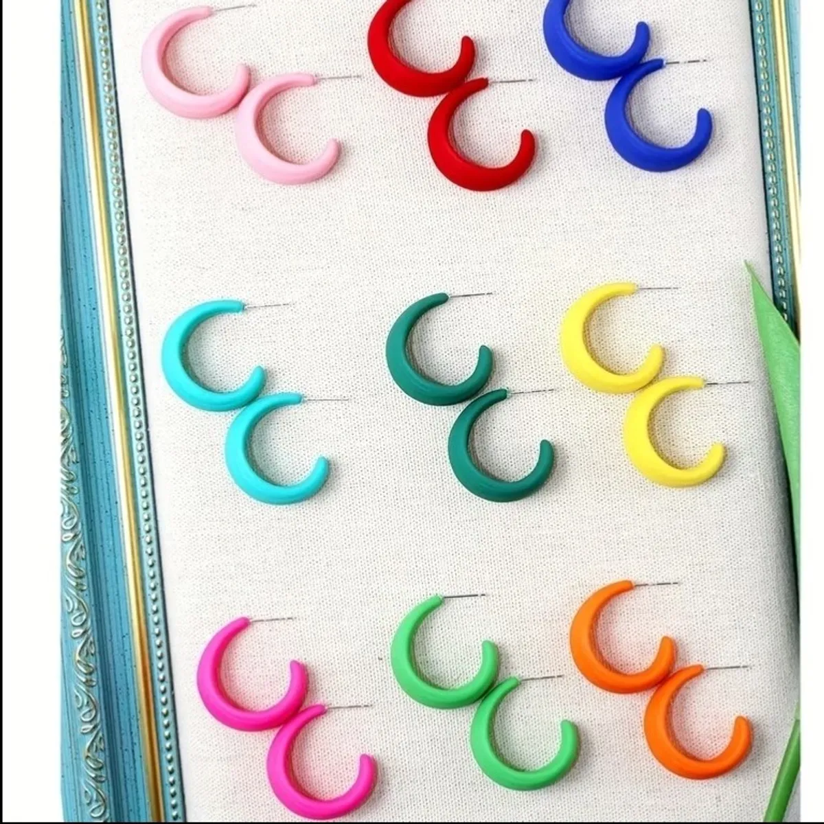 9 Pairs of Versatile Wide C-Notch Ear Hooks