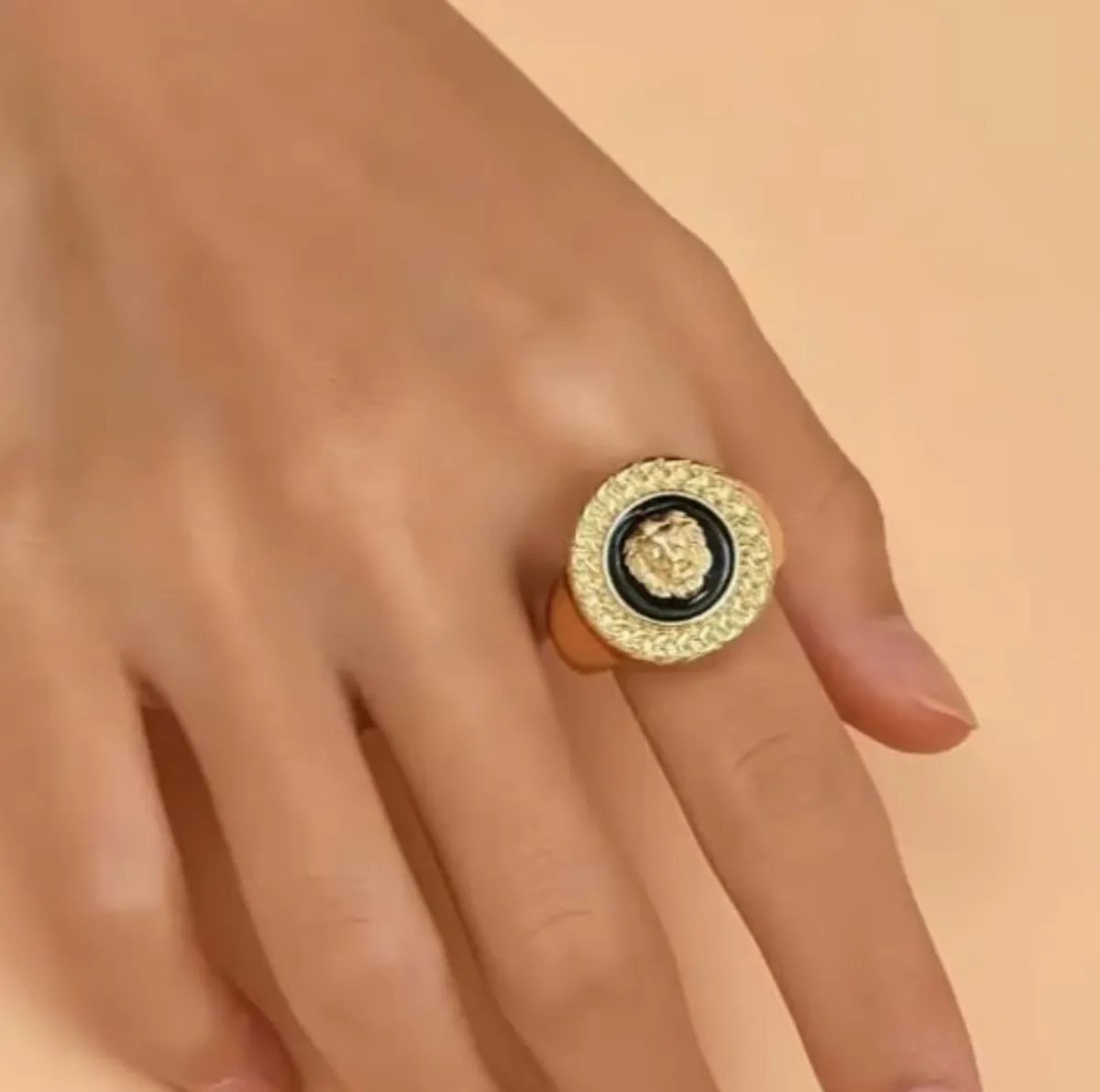 Gold Lion Head Motif Stylish Show Ring