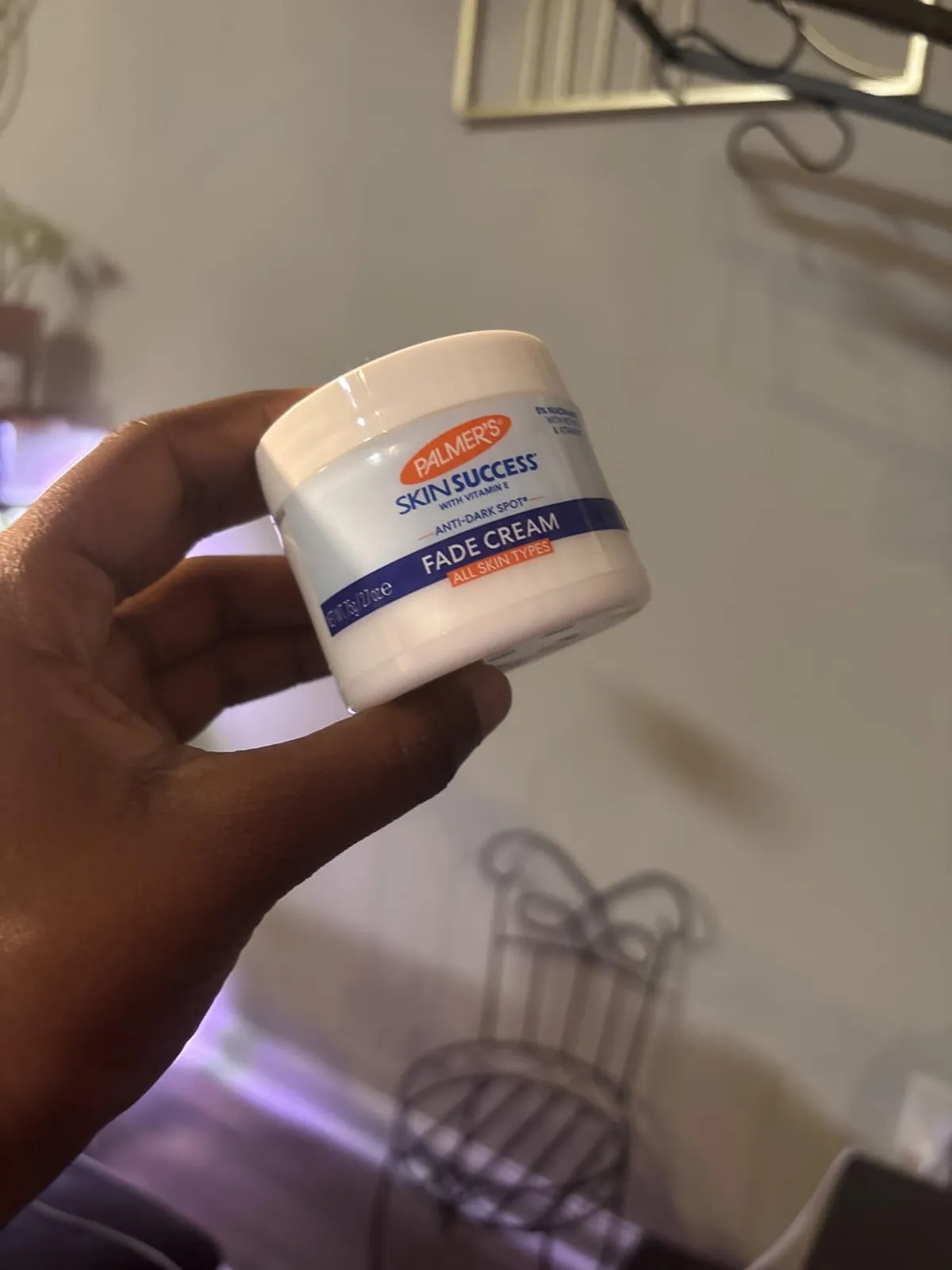 PALMER’S SKIN SUCCESS ANTI-DARK SPOT FADE CREAM WITH VITAMIN E & NIACINAMIDE CLINICALLY PROVEN FORMULA TO FADE DARK SPOTS, HYPERPIGMENTATION, ACNE MARKS & UNEVEN SKIN TONE GENTLE, NON-GREASY MOISTURIZER FOR ALL SKIN TYPES – FACE & BODY – 2.7 OZ (80G)