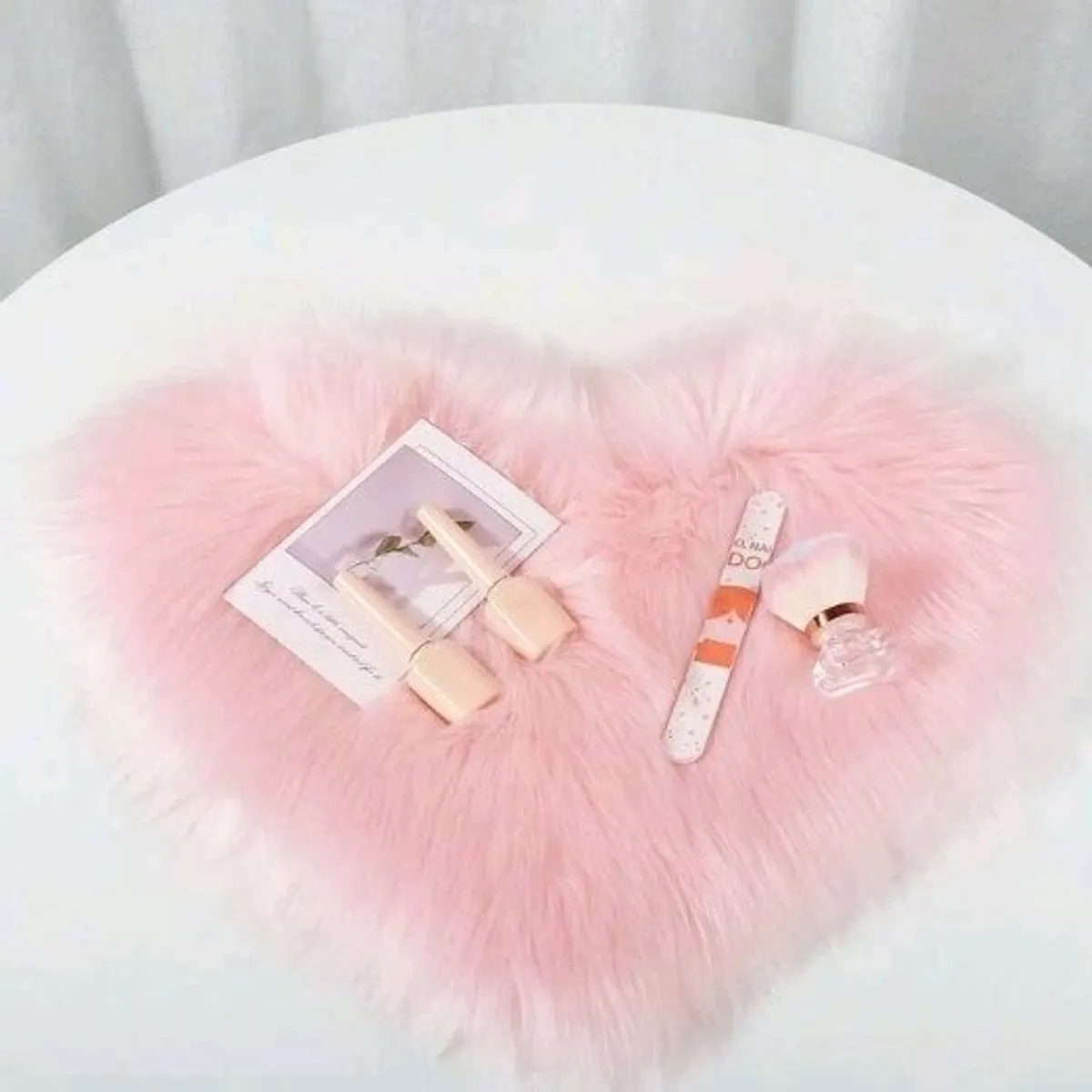 Pink Heart-Shaped Ins-Style Nail Art Photoshoot Props, Flat Lay Accessories, Fluffy Long Mat For Nail Polish Display & Live Streaming