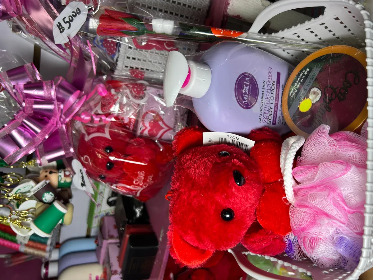 BUDGET FRIENDLY V-DAY BASKET, MEDIUM