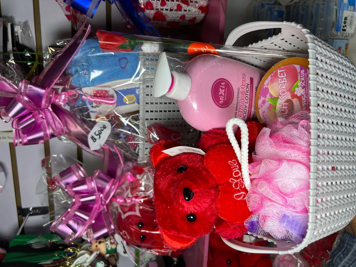 BUDGET FRIENDLY V-DAY BASKET, MEDIUM