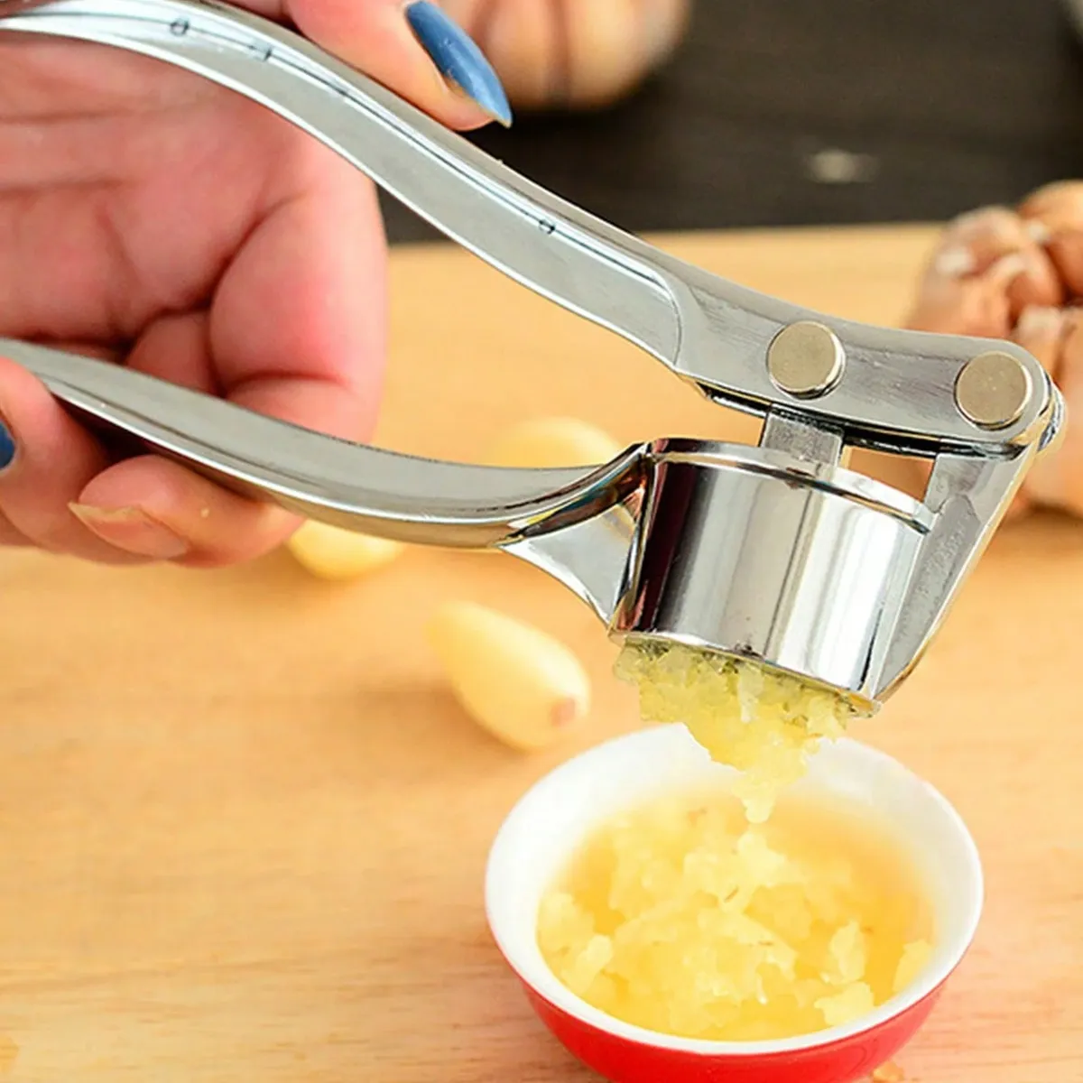 1Pc Heavy Duty Garlic Press, Professional Garlic Crusher And Mincer