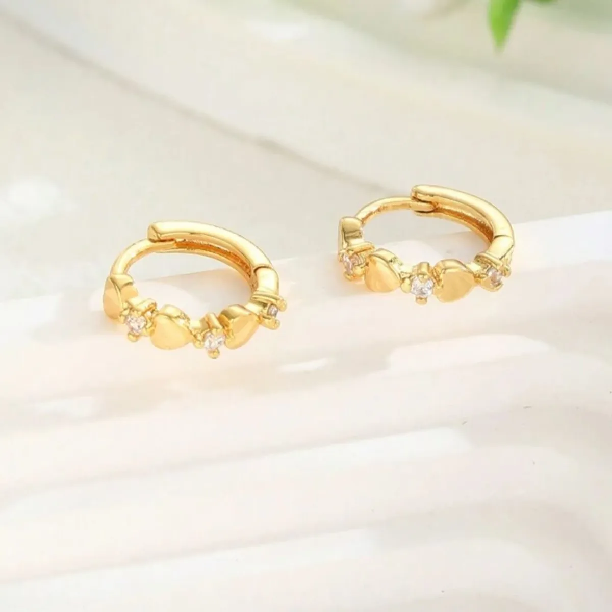 1pair Kids Cute Delicate Cubic Zirconia & Heart Shaped Hoop Earrings Suitable For Kids Girls