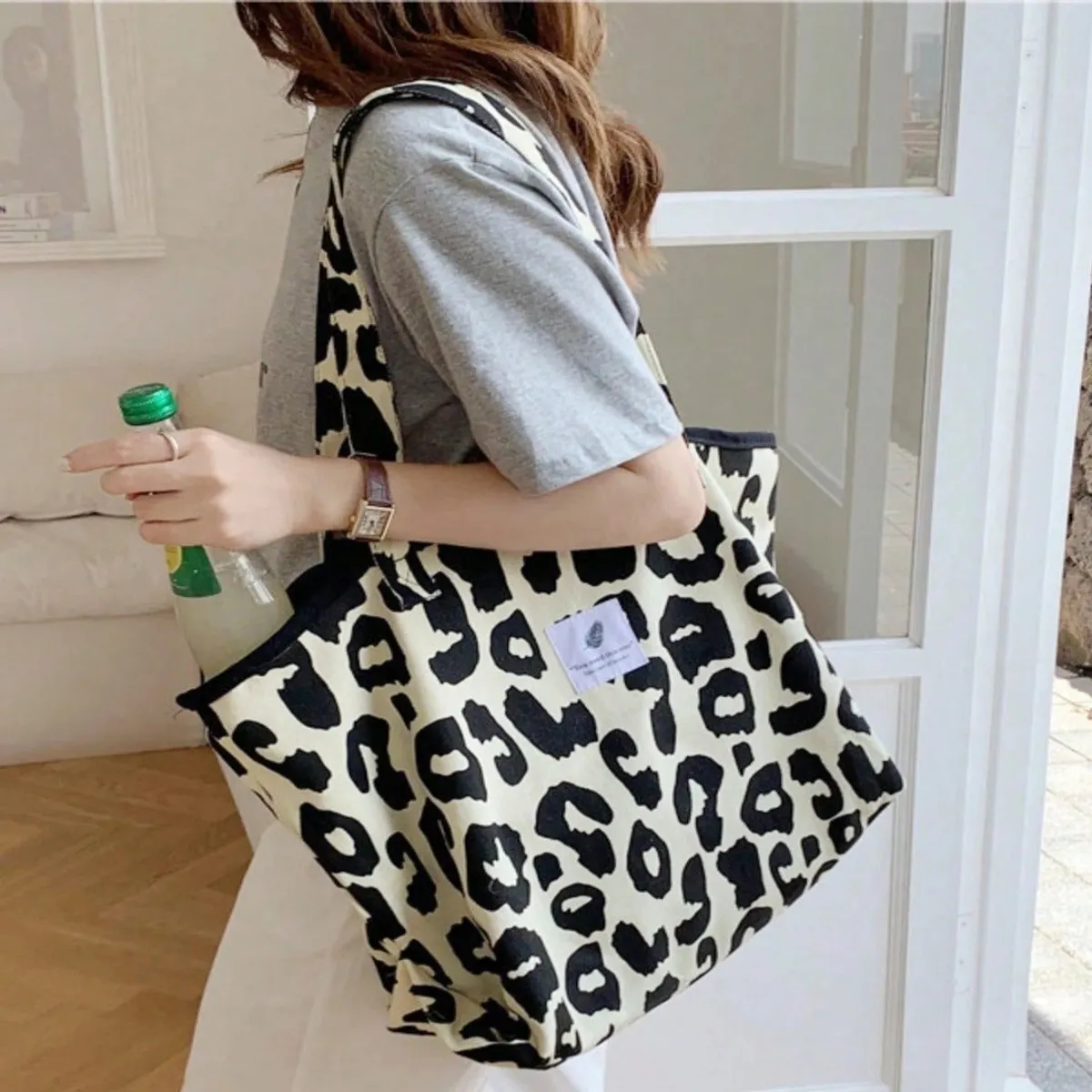 Fashion Tote Handbag - Black & White