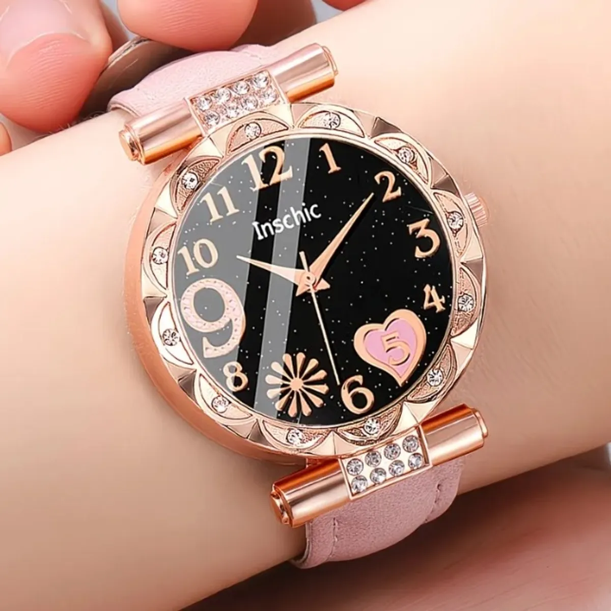 2Pcs  Women Styles Fashion Trend Exquisite Pattern Pink Strap Quartz Watch Bracelet Set