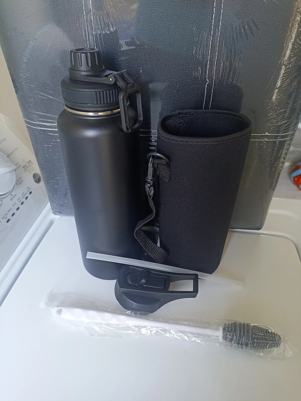 40oz Asst colour Stainless steel Water Bottle with Pouch, Extra lid, Straw and a bottle brush., Black