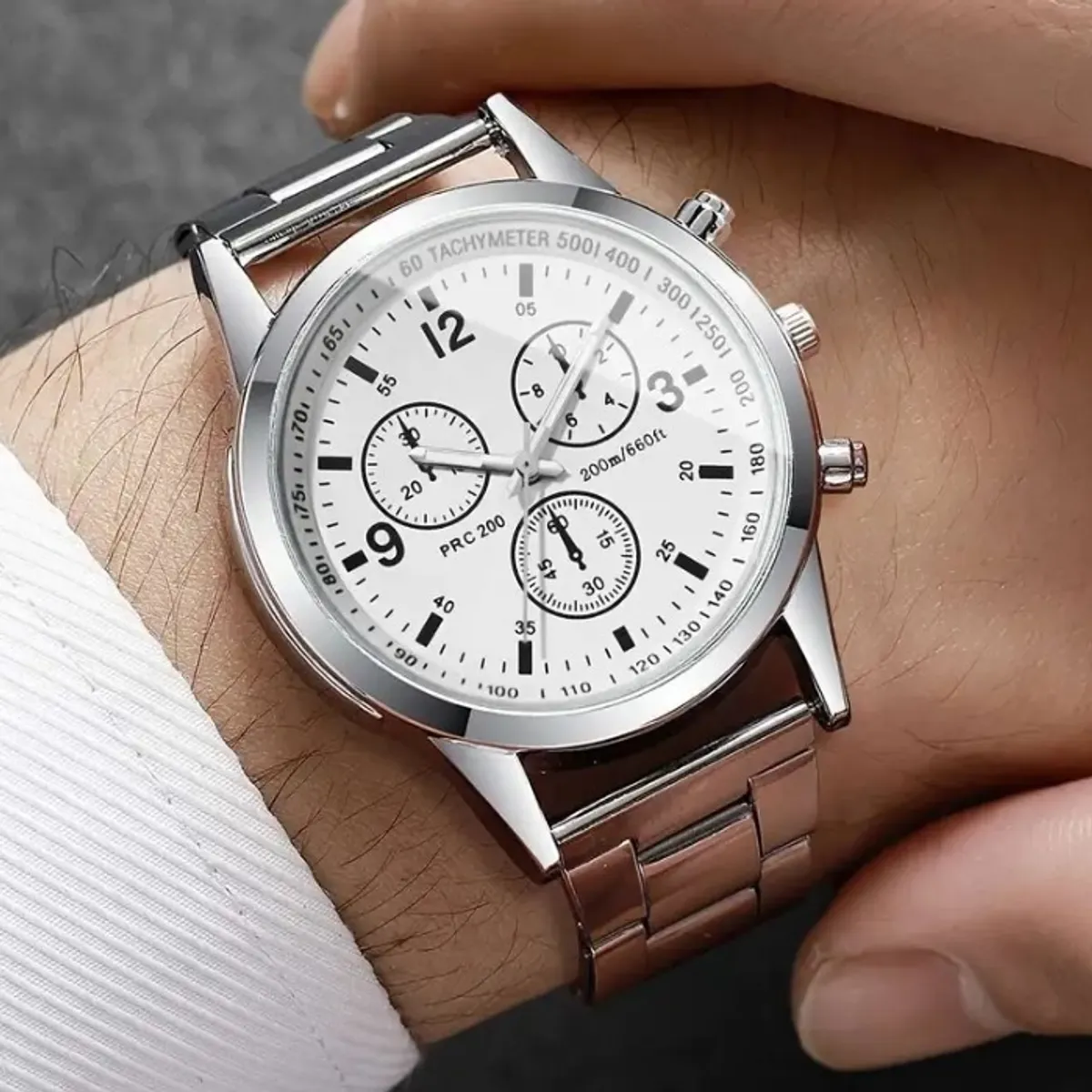 Men's Watch with a Versatile And Minimalist Design Featuring a Classic Dial with Numeric Markers