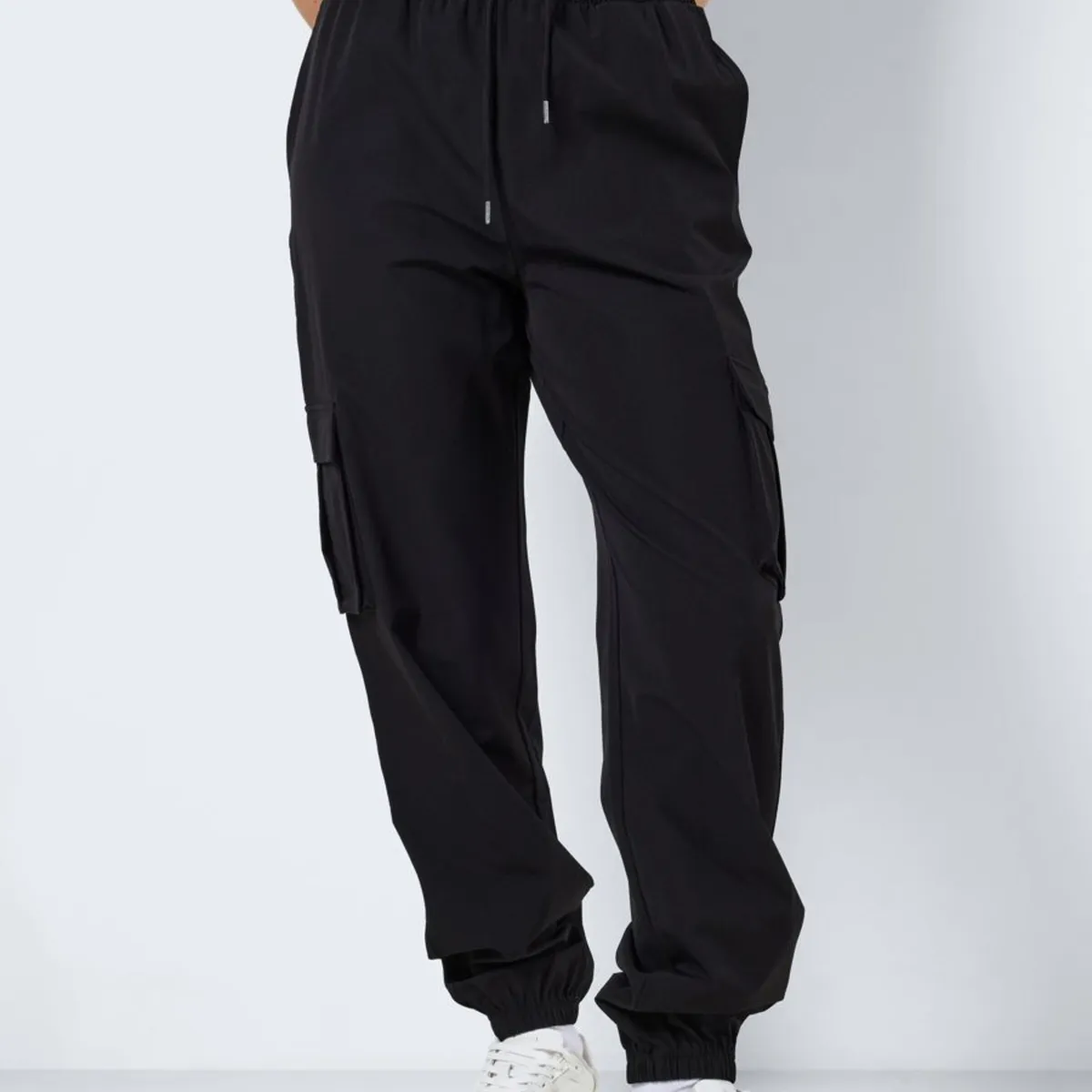 Men Black Cargo Pants-Size M