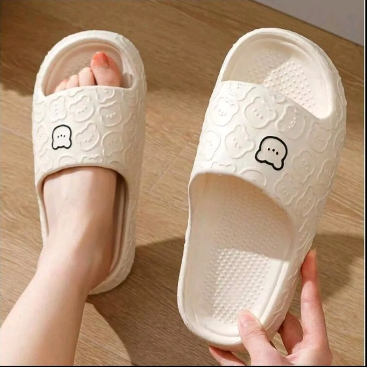 Cute Bear Pattern Slide Slippers Indoor Non-Slip EVA Sole Bathroom House Shoes For Men And Women White - Size 7.5