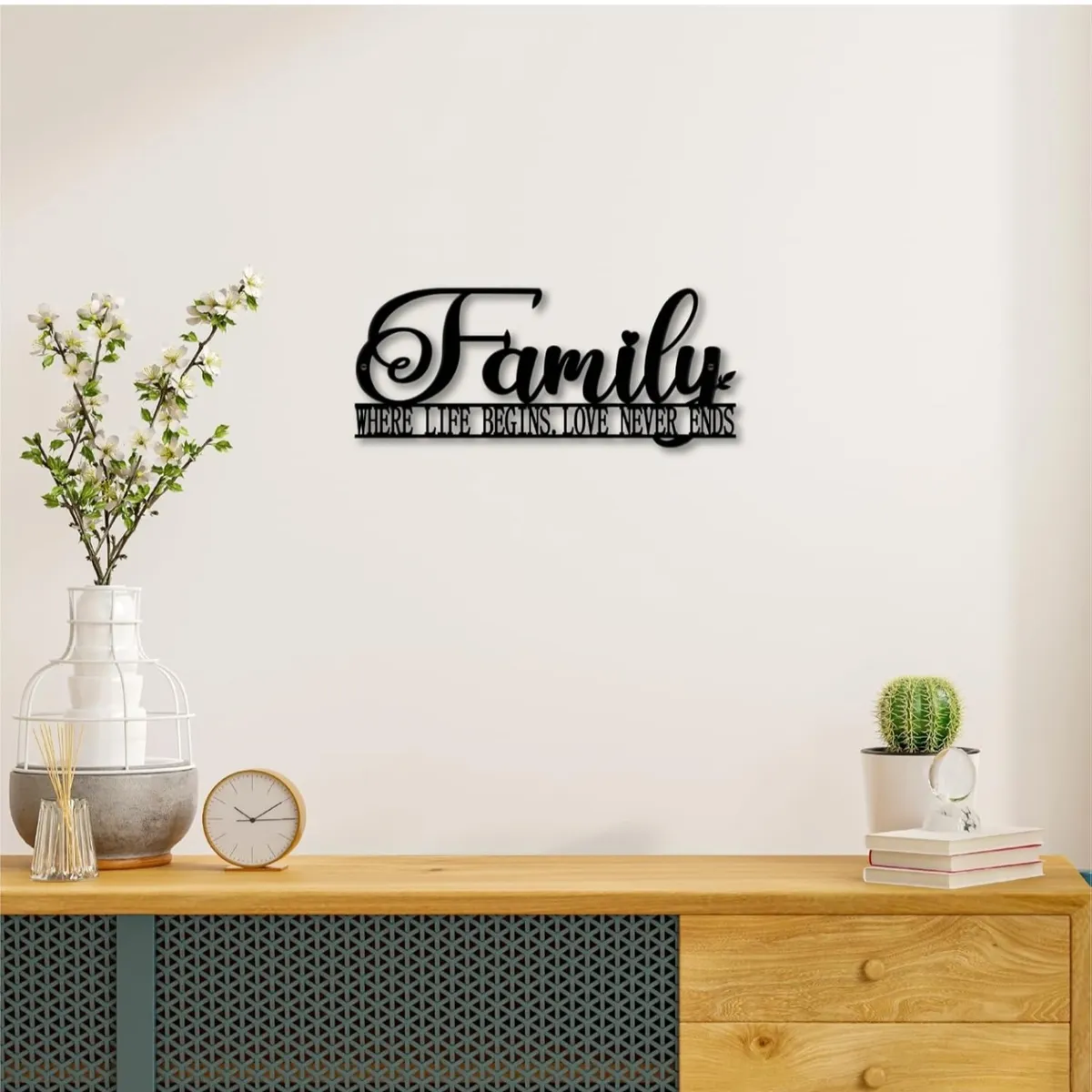 ShowM Metal Family Sign, Hanging Word Sign