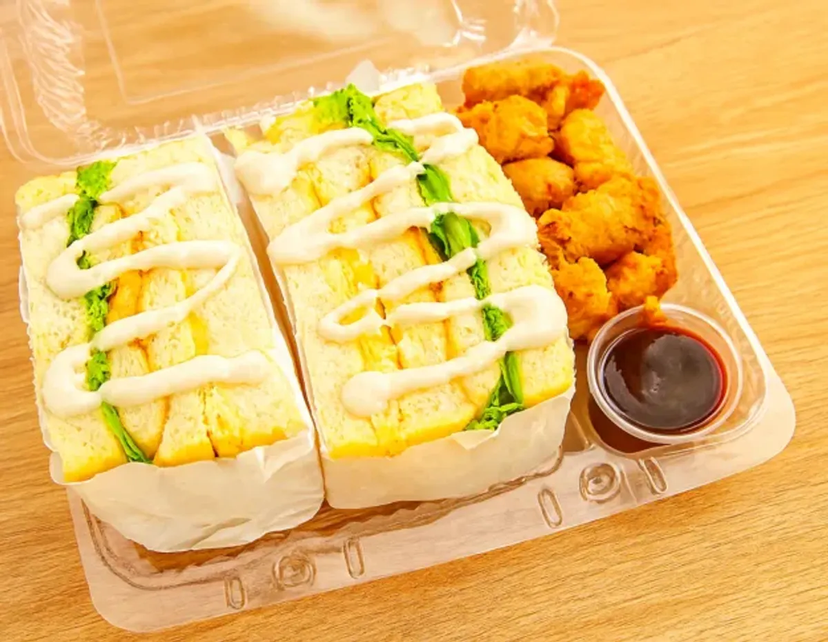 Large Sandwich with popcorn chicken