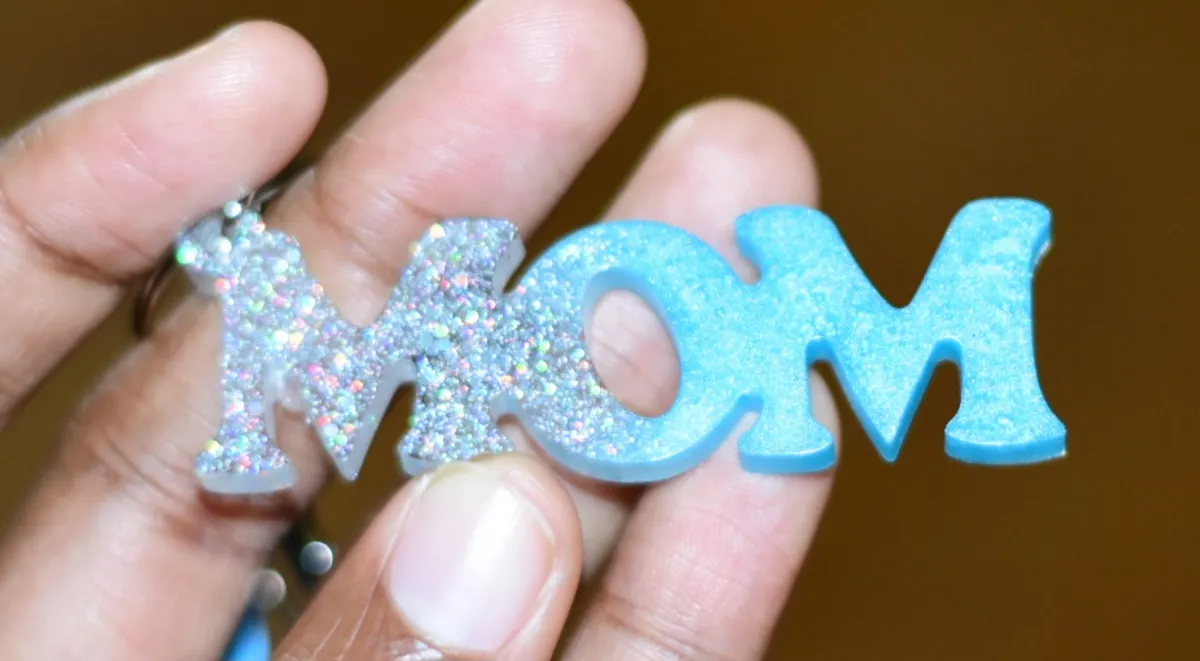 Handmade Epoxy Resin ‘MOM’ Keychains – Multicolor Set 6 Pack