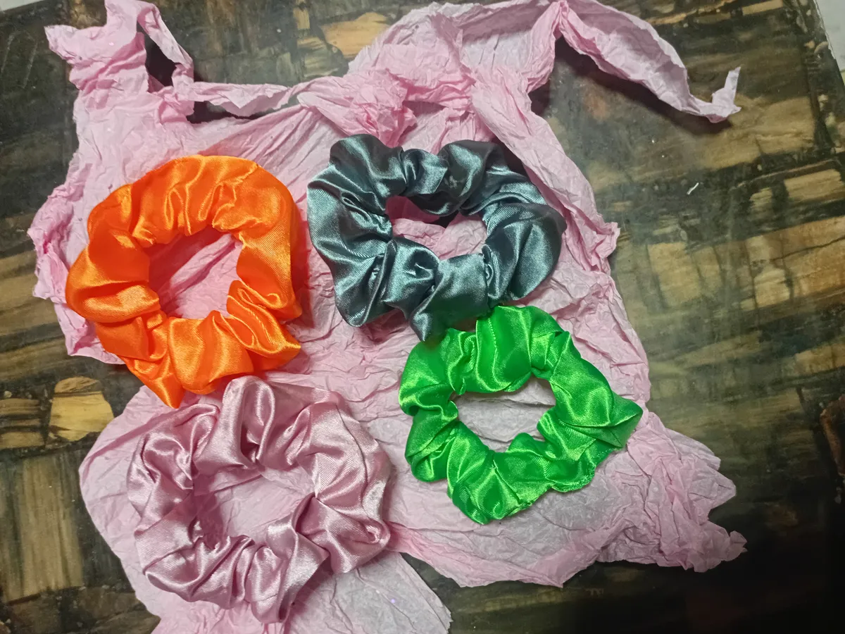 ASSORTED COLORS  SCRUNCHY'S, GRAY