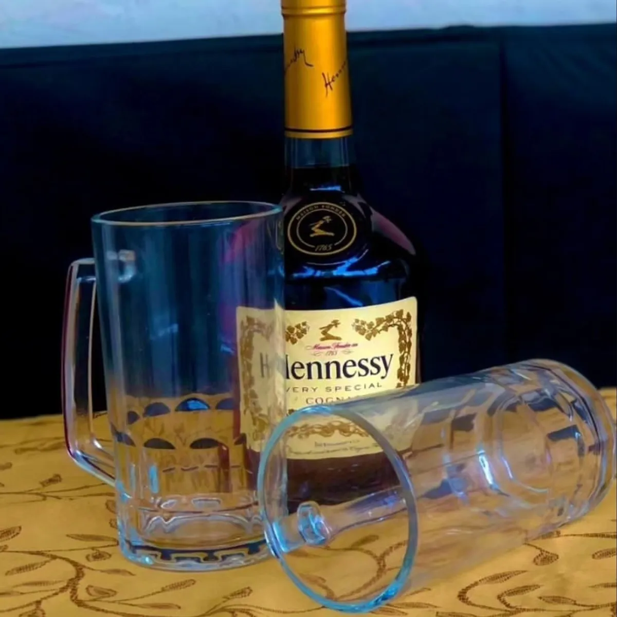 Set of 2 Glass 20oz Beer Mug , Beer mug with design base