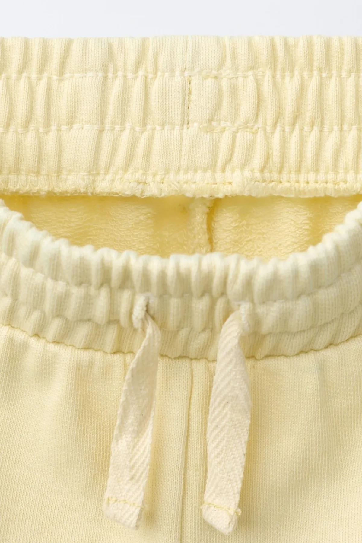 Mens Shorts With Elastic Waistband Featuring Adjustable Front Drawstring And Back Pocket - Size L