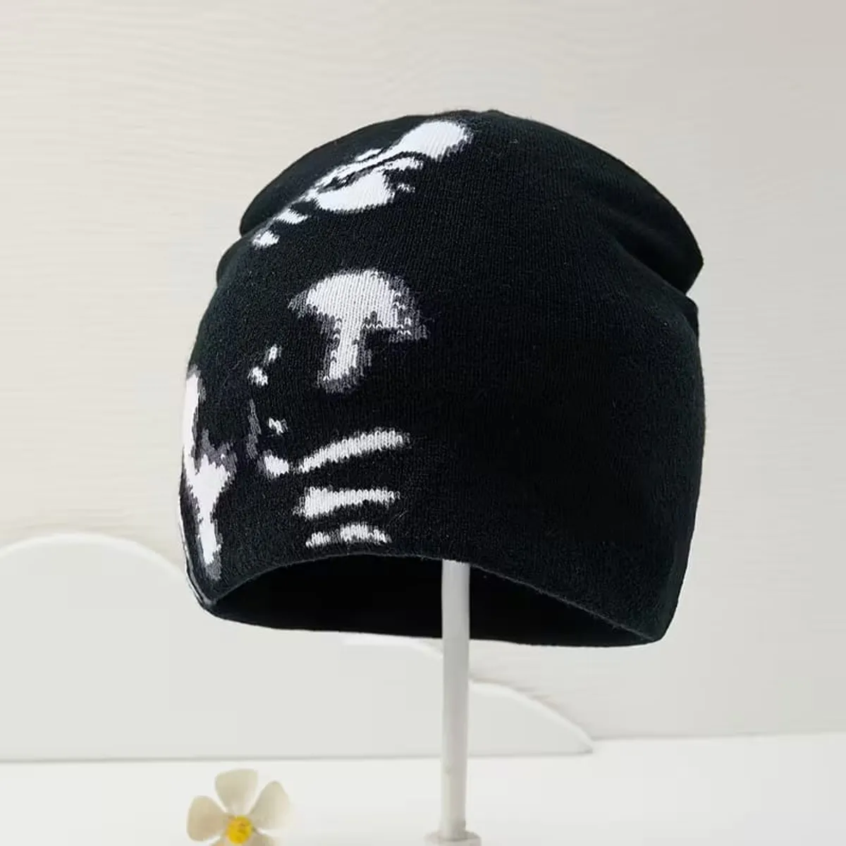 Women's Jacquard Beanie, Casual Fashion Black and White Skull Cap