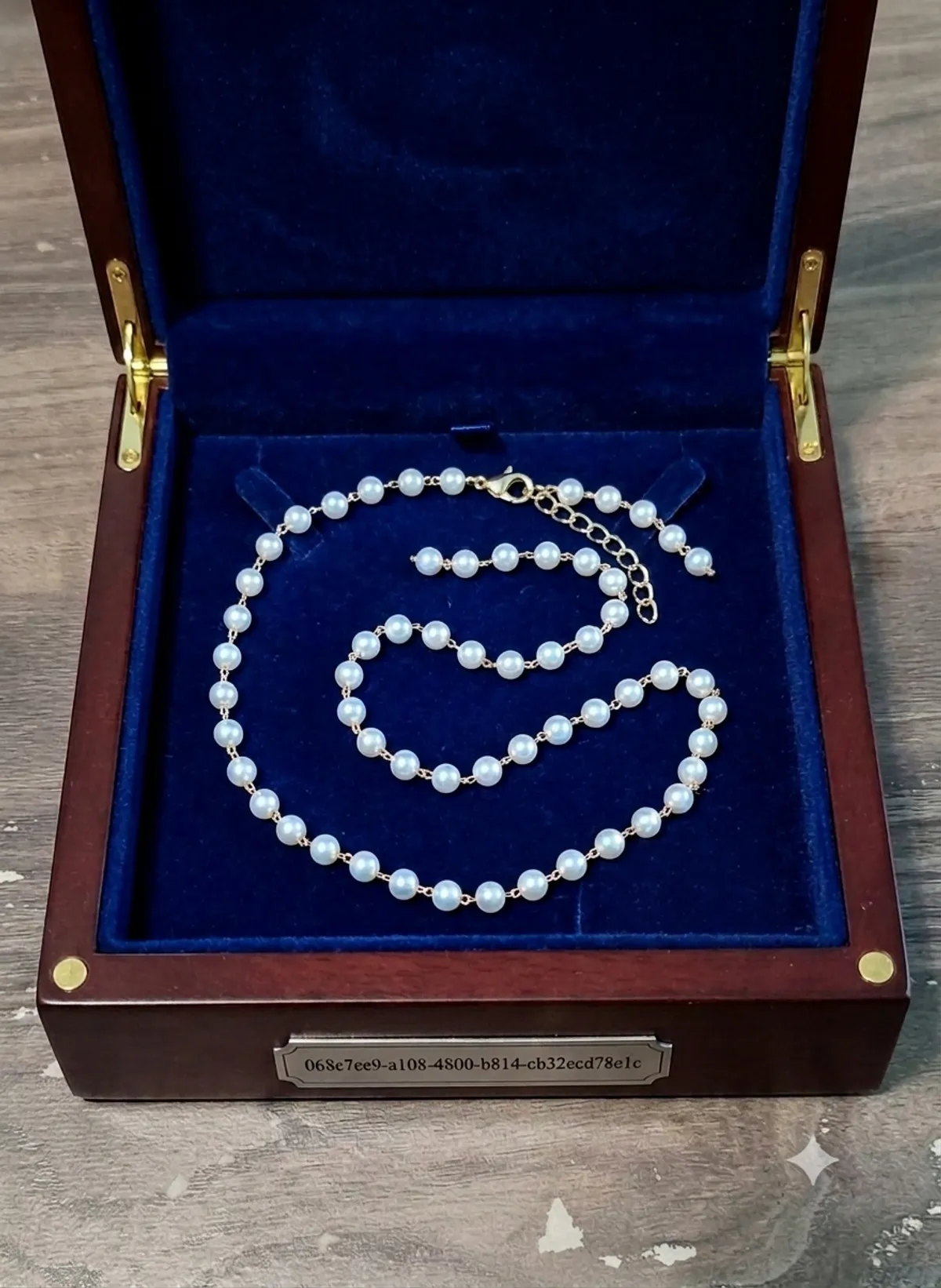 A Minimalist White Pearl Bead Necklace