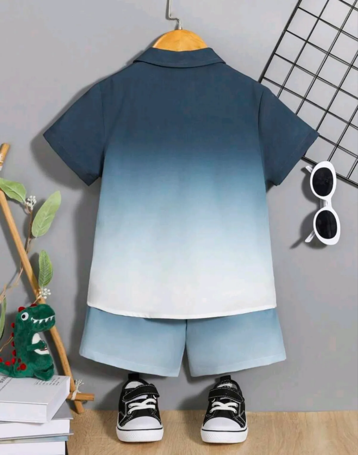 2PCS Young Boy Summer Casual Gradient Front Button Short Sleeve Shirt And Shorts Set - Size 3-4Y