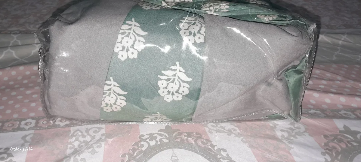 King-size 6-piece sheet set from the Paris Textile Collection, featuring a wrinkle-free design with deep pockets, KINGS SIZE, SHEET SET, 6 PIECE, PATTERN