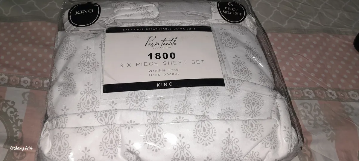 King-size 6-piece sheet set from the Paris Textile Collection, featuring a wrinkle-free design with deep pockets.
