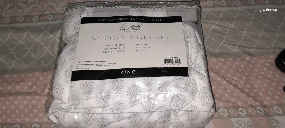 King-size 6-piece sheet set from the Paris Textile Collection, featuring a wrinkle-free design with deep pockets.