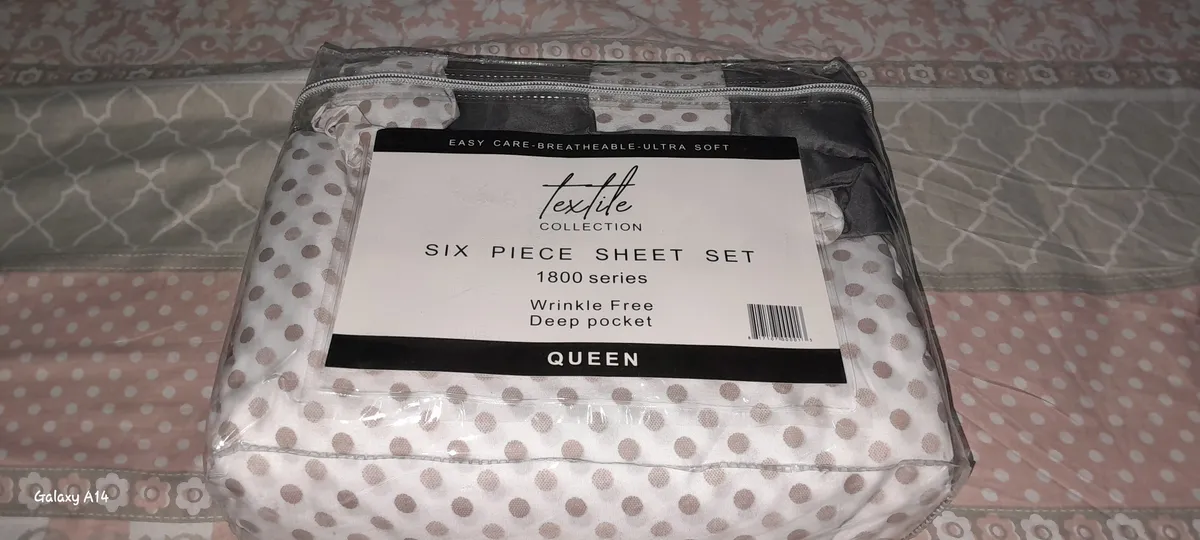 Queen-size 6-piece sheet set from the Paris Textile Collection, featuring a wrinkle-free design with deep pockets.
, QUEEN SIZE