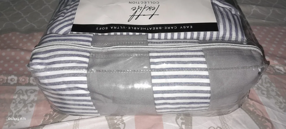 KING-size 6-piece sheet set from the Paris Textile Collection, featuring a wrinkle-free design with deep pockets., 6 PIECES SHEET SET