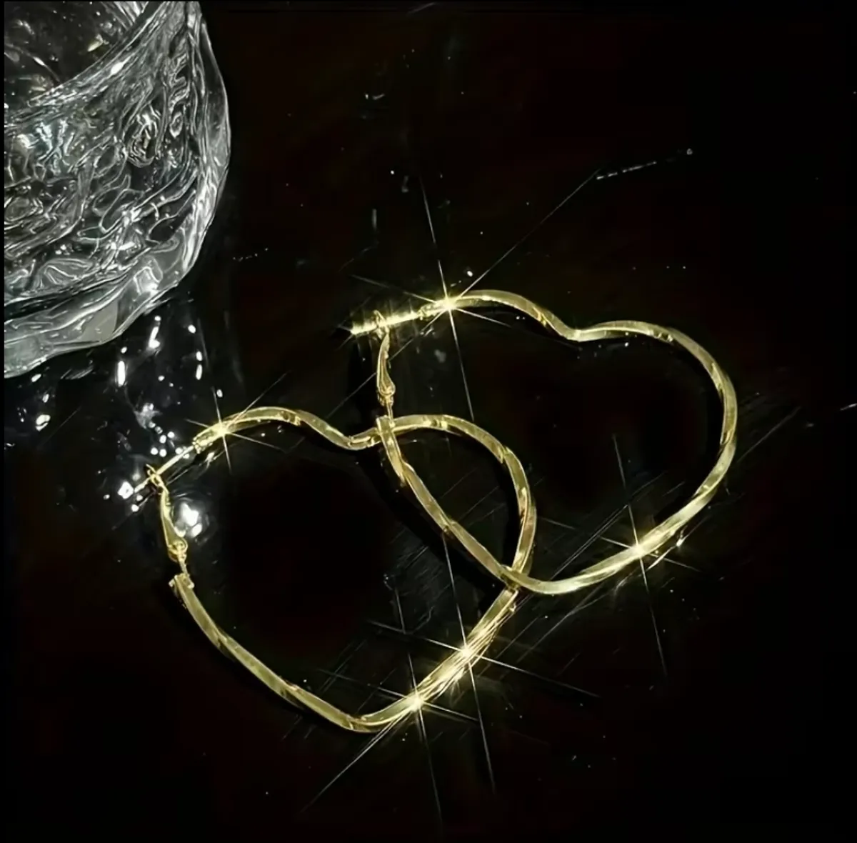 1 Pair of Gold Elegant Minimalist Heart-Shaped Earrings