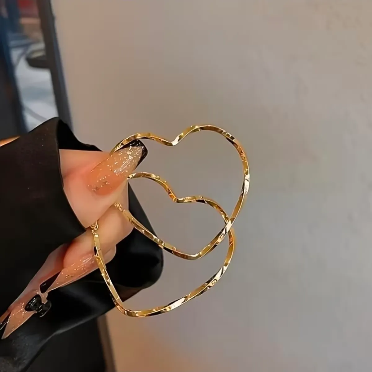 1 Pair of Gold Elegant Minimalist Heart-Shaped Earrings