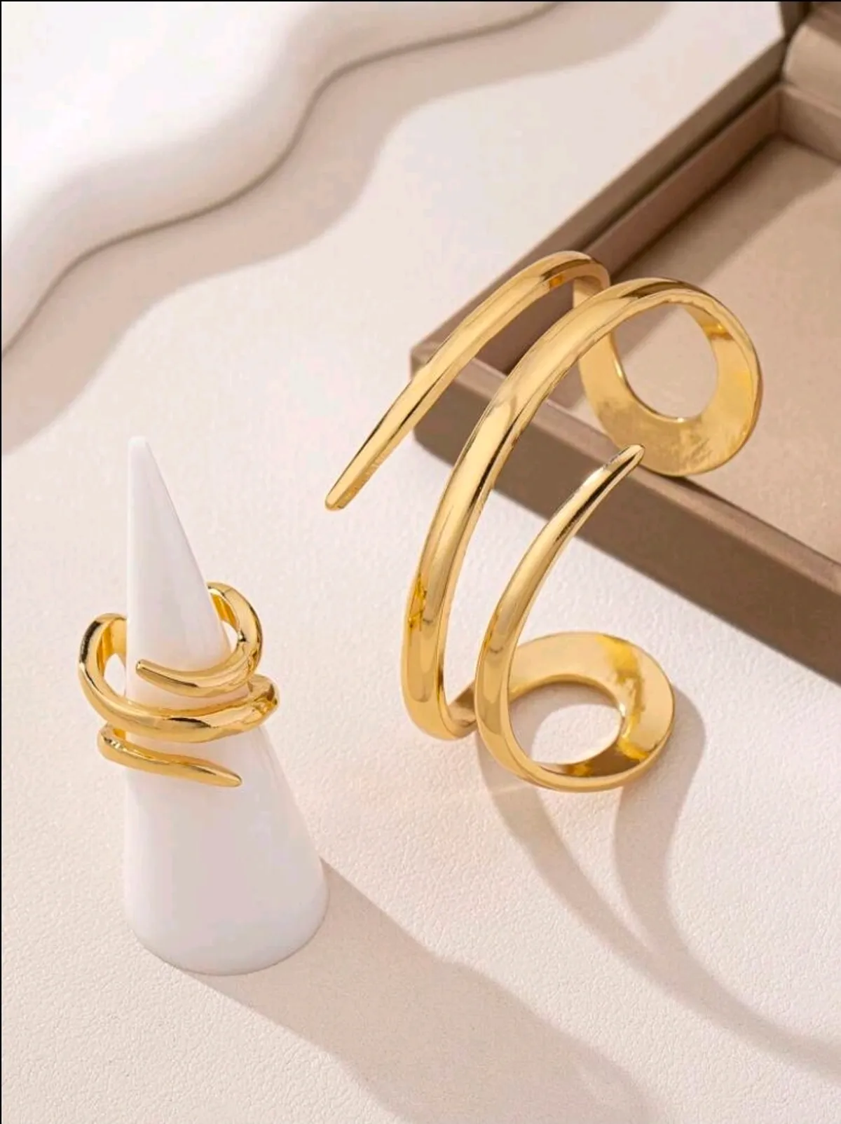 1set (1 Geometric Line Gold Bracelet And 1 Geometric Line Thick Ring)