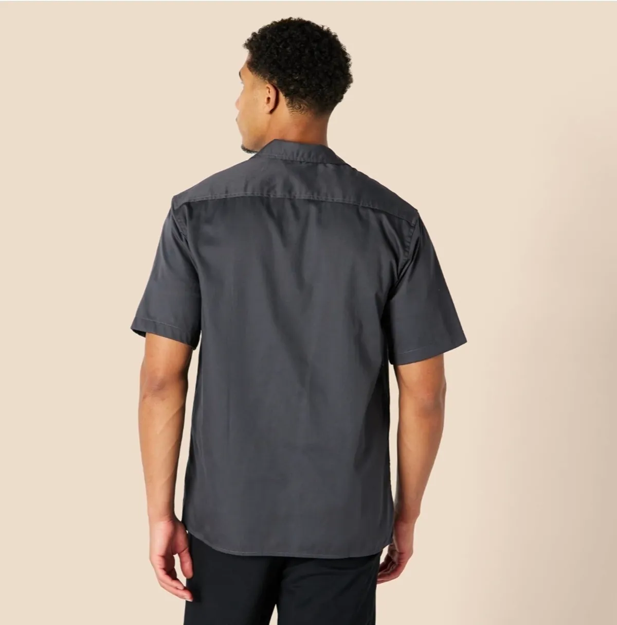 Amazon Essentials Men's Relaxed-Fit Stain and Wrinkle-Resistant Short-Sleeve Work Shirts - Size L